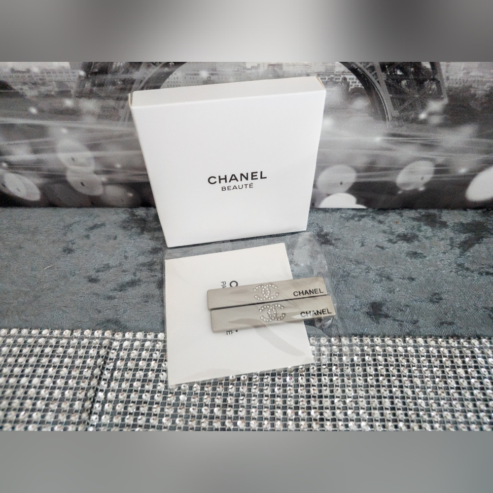 Chanel Beauty Silver Rhinestone 2-piece Hair  Clips-NIB - Picture 2 of 6